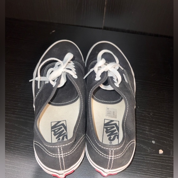 VANS 9/10 - Picture 2 of 4